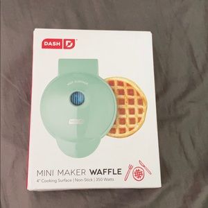 Mini waffle maker